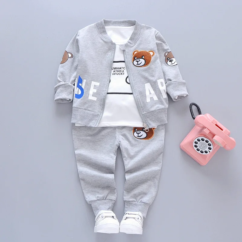 Detalles del estampado y acabados del conjunto