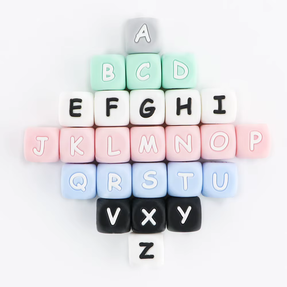 Cuentas de silicona con letras para collar DIY infantil – Kovict - imagen 3
