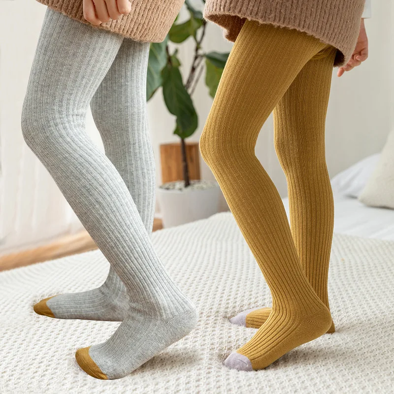 Pantimedias para niña en actividad diaria