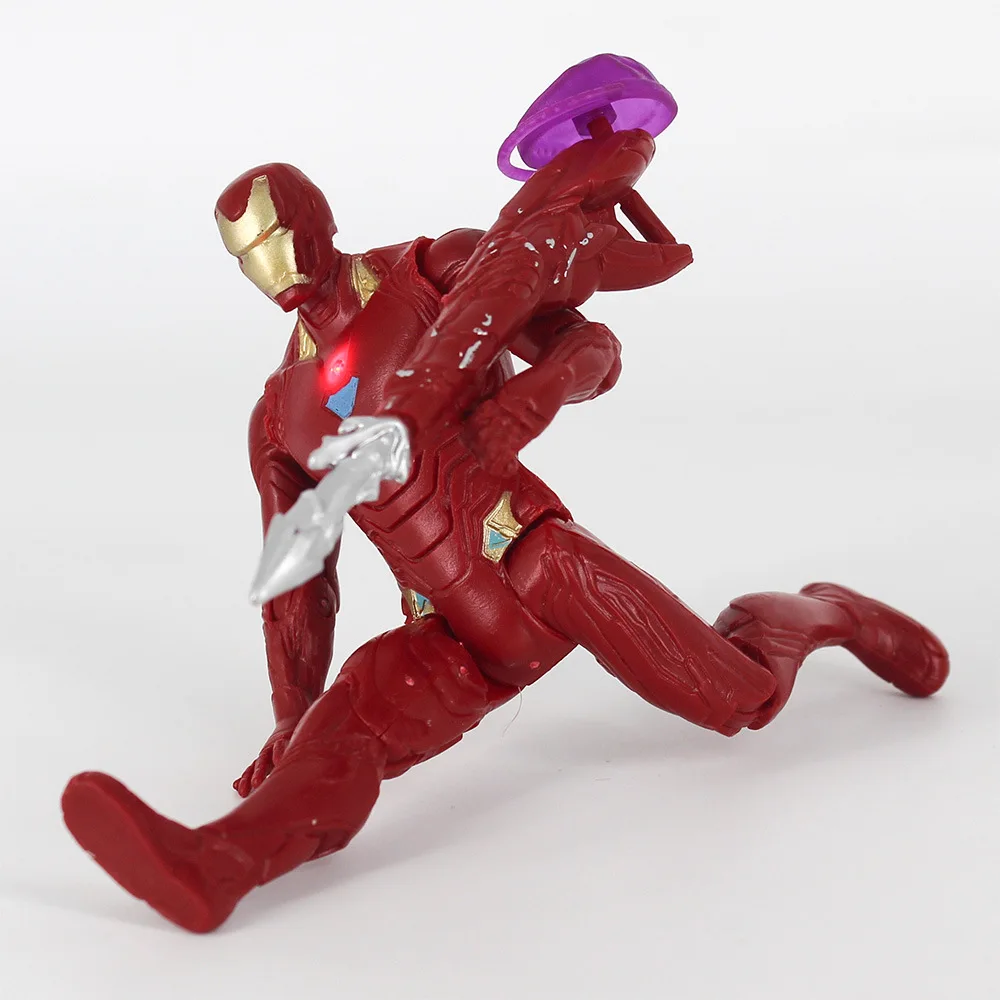 Detalle de la iluminación LED en la figura de Iron Man