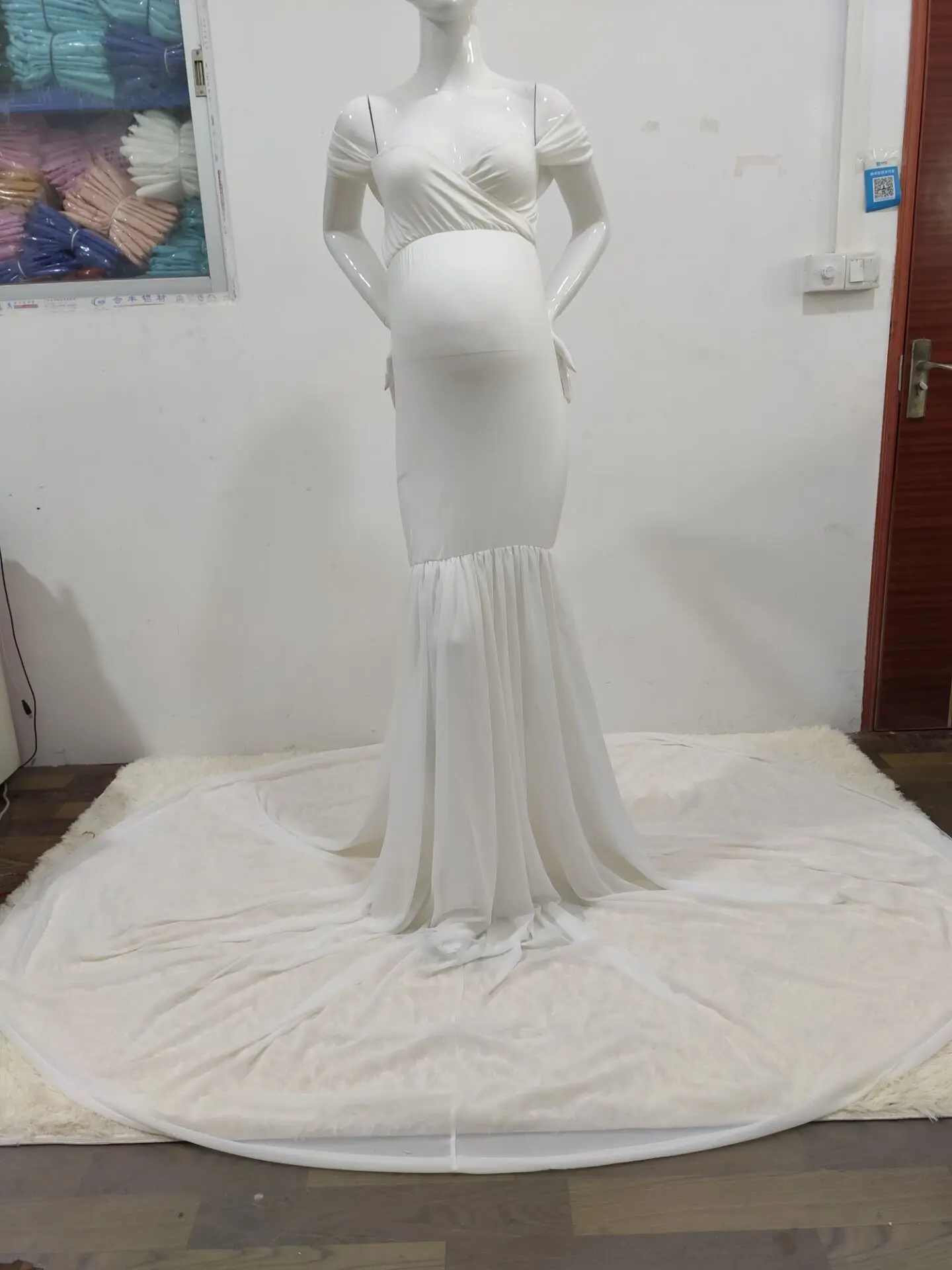Vestido largo de maternidad sin hombros para fotos elegantes - imagen 3