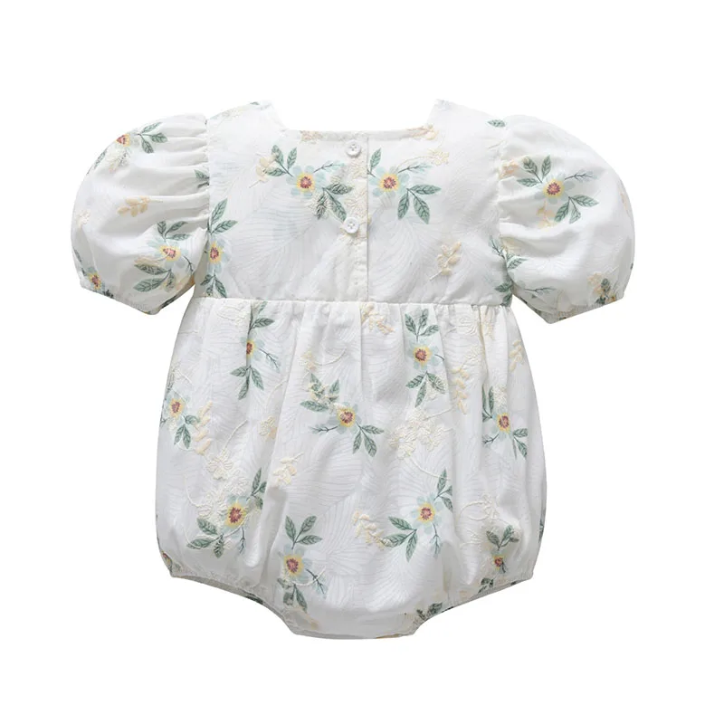 Vista frontal cuerpo floral