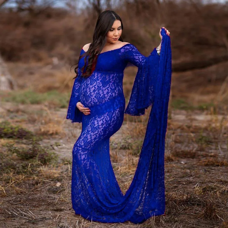 Vestido premamá de encaje con mangas campana para sesión fotográfica - imagen 4