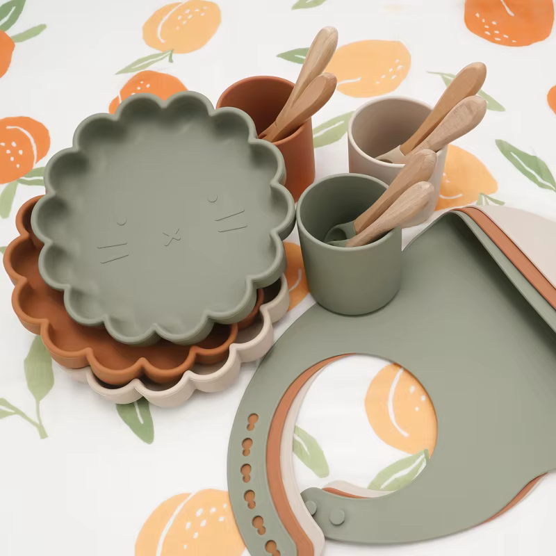 Cuenco de silicona con flores para bebé – Vajilla infantil lavable - imagen 4