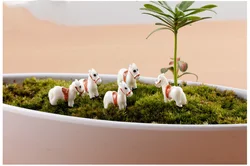 Figura de caballo miniatura en resina - decoracion infantil blanca