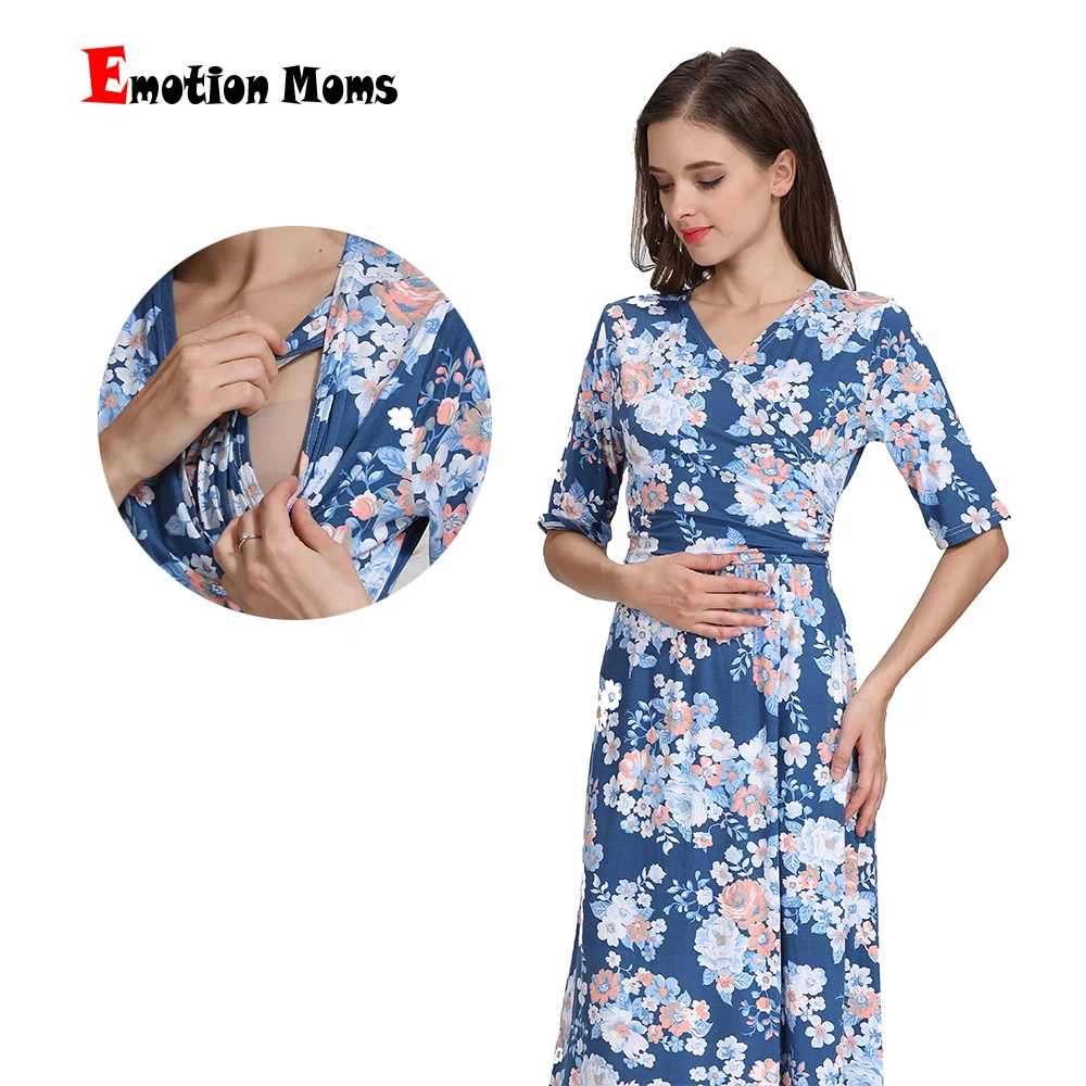 Vestido de maternidad en color rosa empolvado con patrón floral