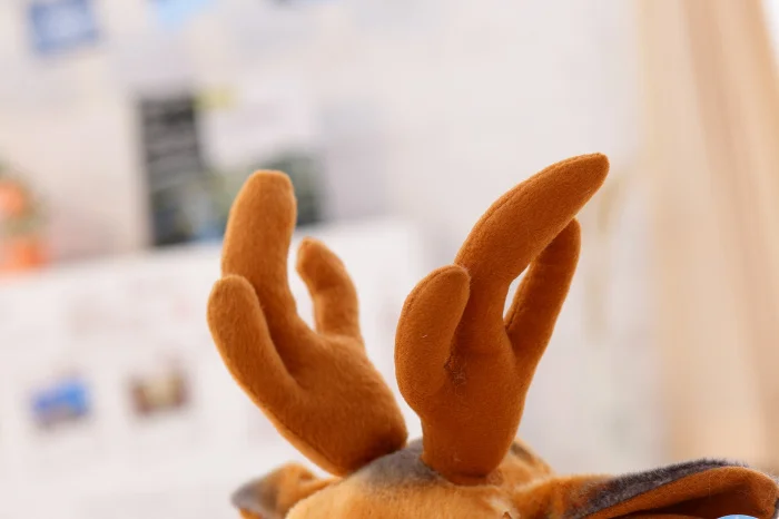 Detalle del peluche ciervo SICA