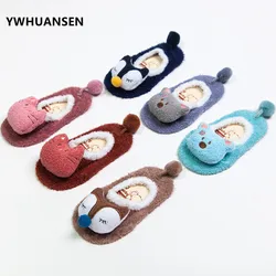 Calcetines antideslizantes de invierno para niñas con dibujos animados