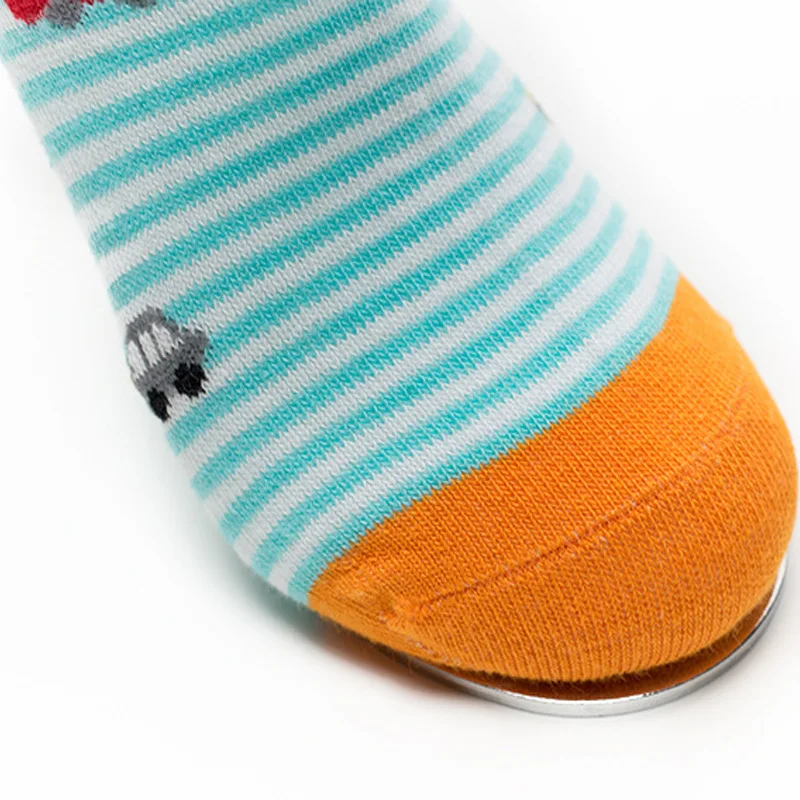 Calcetines de algodón con coches para niños 2-10 años - imagen 2