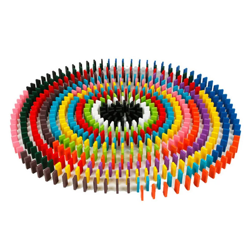 Caja de piezas de dominó de colores