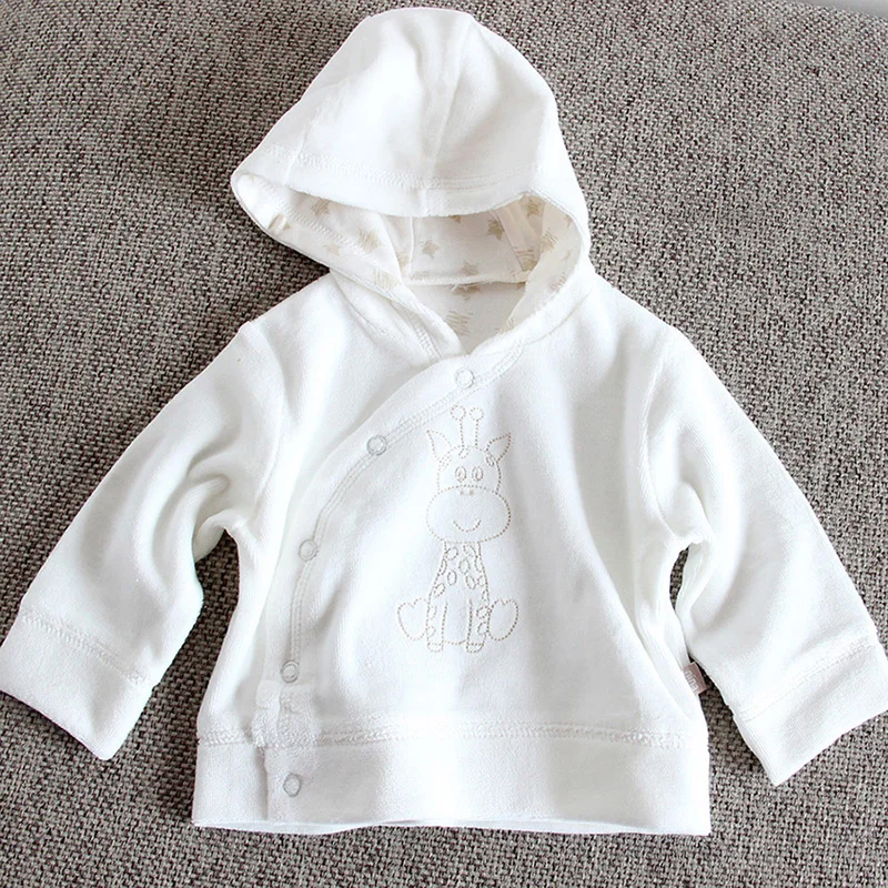 Conjunto pelele bebé con camiseta, sombrero, pantalón y zapatos