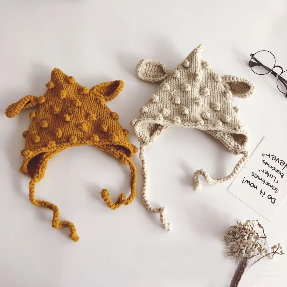 Detalle del pompón del gorro infantil