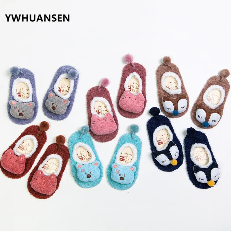 Calcetines antideslizantes de invierno para niñas con dibujos animados - imagen 3