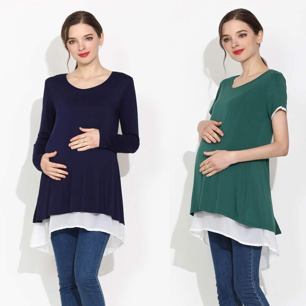 Modelo usando la camiseta de maternity