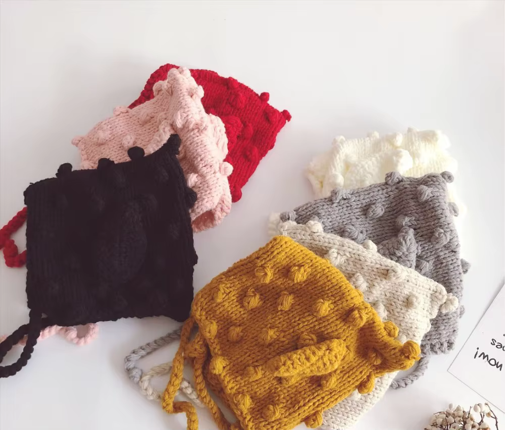 Gorro de punto para bebé recién nacido en color claro