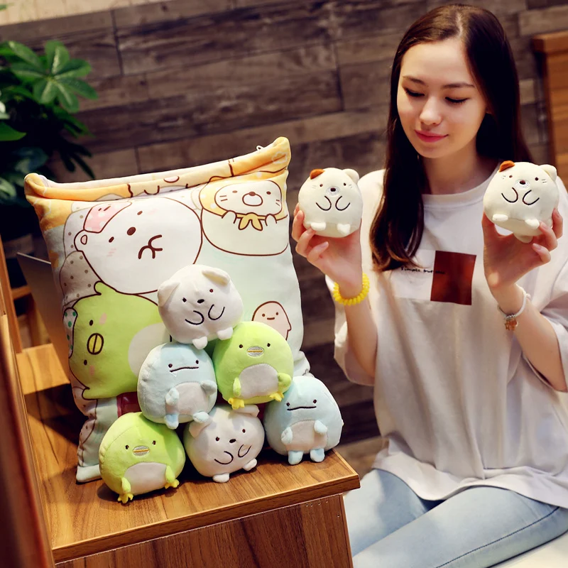 Almohaditas Sumikko Gurashi dispuestas en forma de grupo
