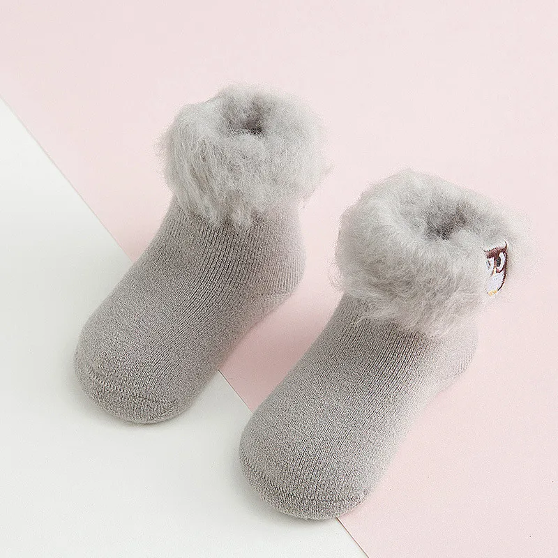 Calcetines de bebé con bordado 3D gruesos para invierno - imagen 2