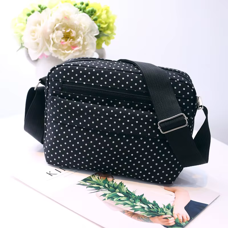 Bolsa de pañales portátil con patrón de puntos para carrito de bebé - imagen 3