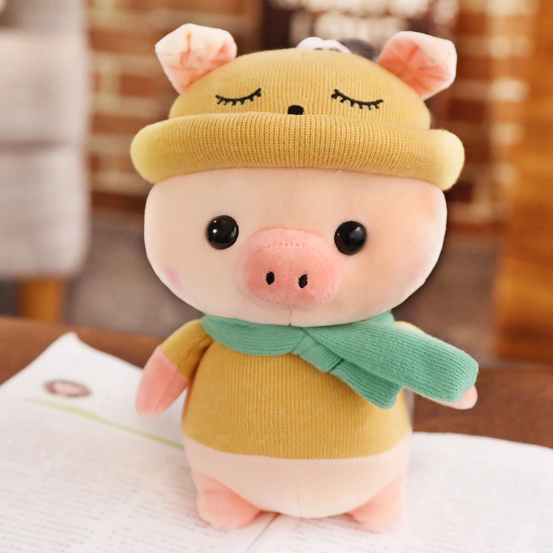 Colgante de peluche de cerdito con ropita suave para coche y mochila - imagen 4