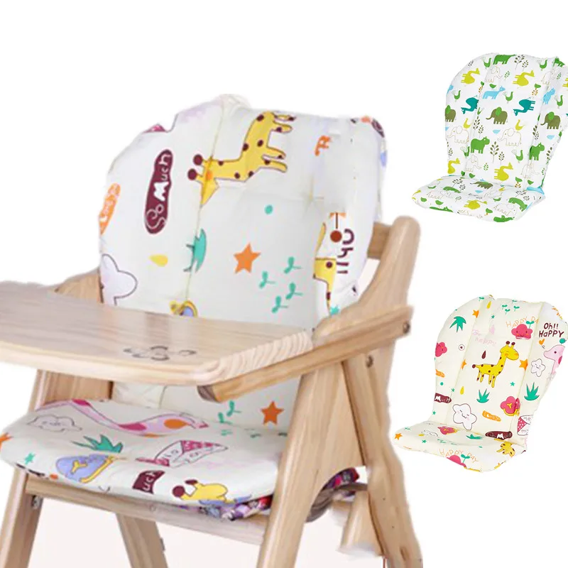 Cojín colocado en una silla alta de bebé
