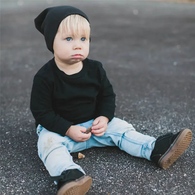 Gorro tejido para niños en diferentes ángulos
