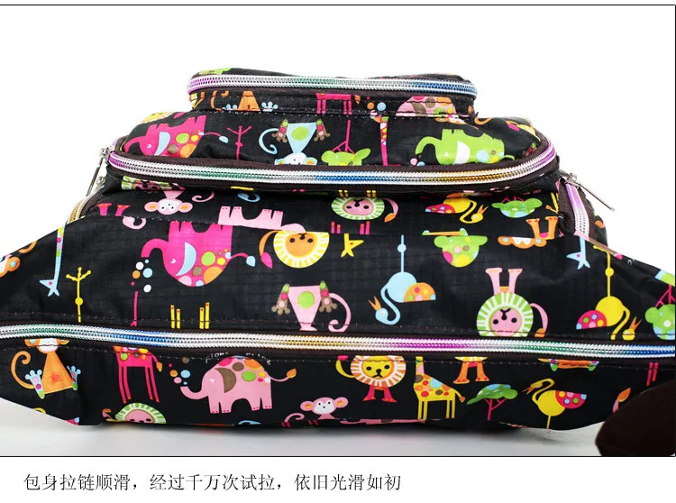 Bolso maternal bandolera de lona con estampado floral - imagen 5