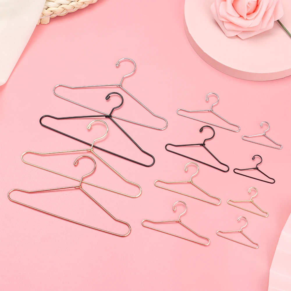 Perchas metálicas para muñecas - Mini colgadores de armario