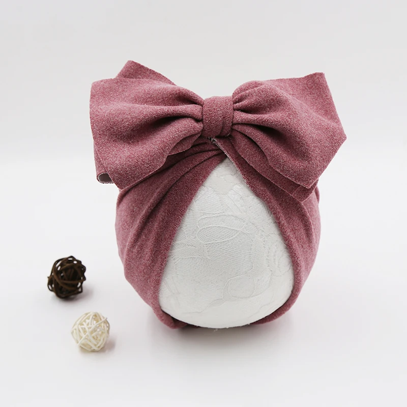 Gorro terciopelo invierno para niño con lazo