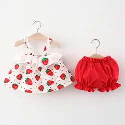 Conjunto de verano niña pequeña de algodón estampado de fresas