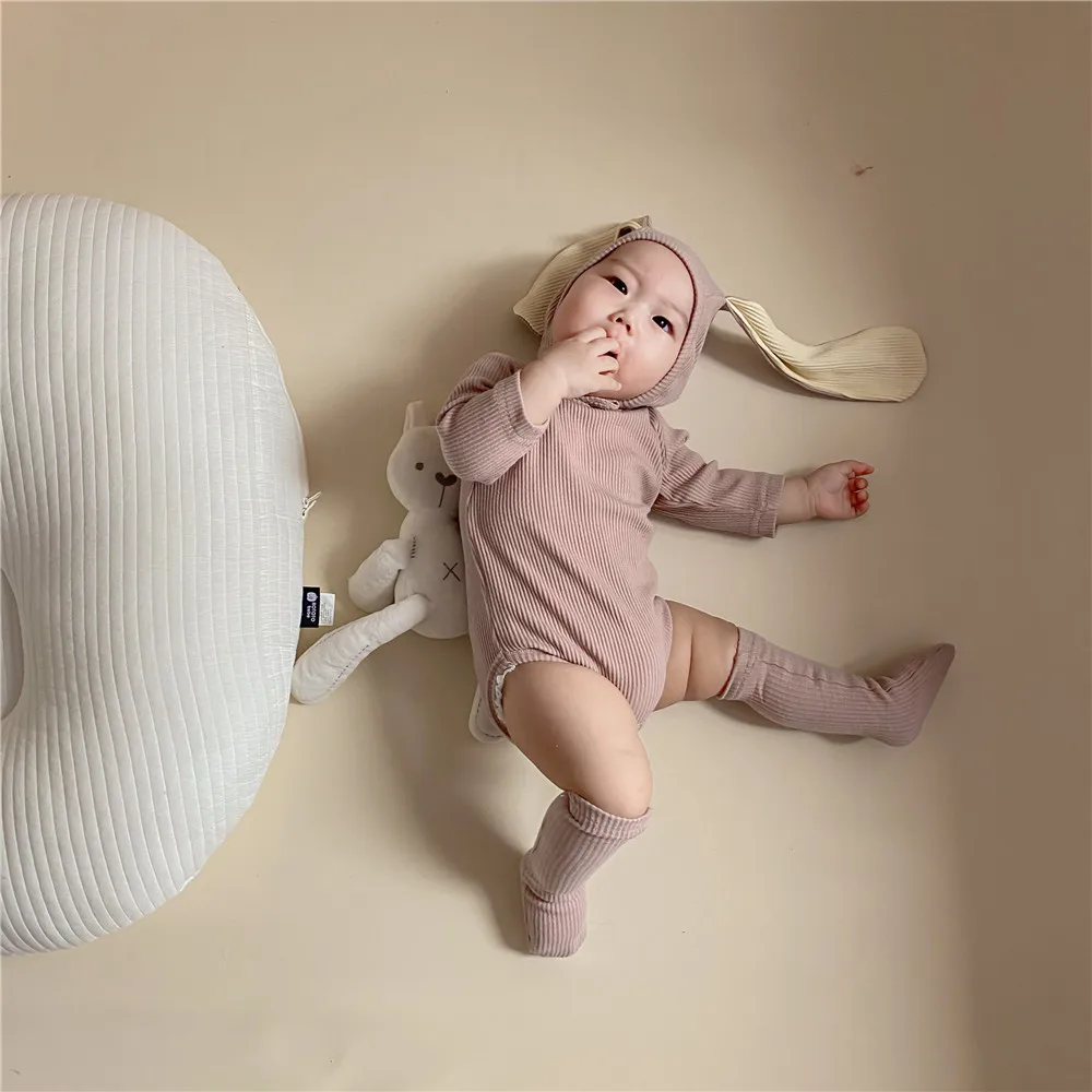 MILANCEL mono capucha conejito bebé recién nacido – Gorro orejitas y calcetines - imagen 2