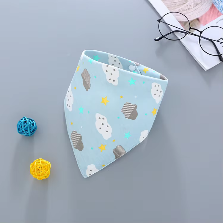 Detalle del paño triangular de algodón en diferentes estampados