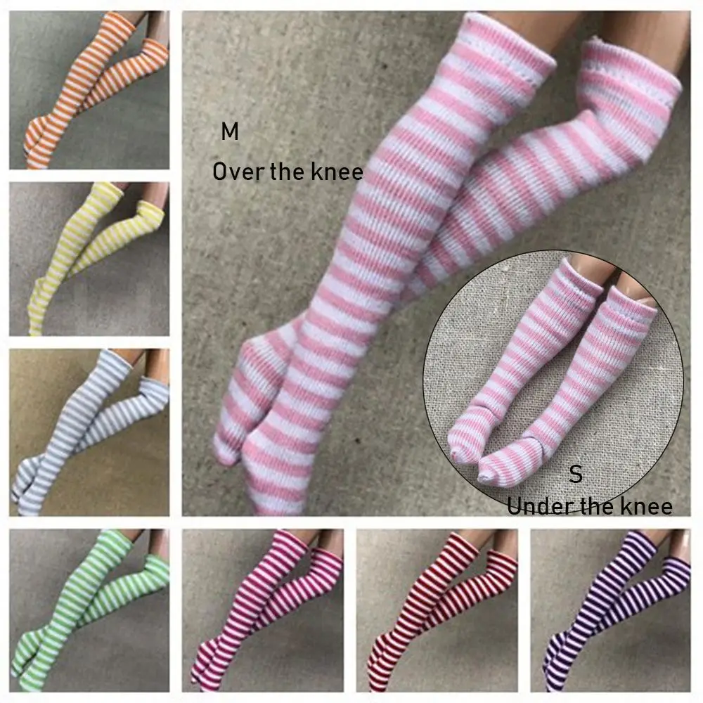 Muñeca con calcetines y zapatos coordenados