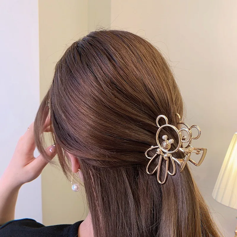 Adorno de pelo dorado para dar forma y personalidad