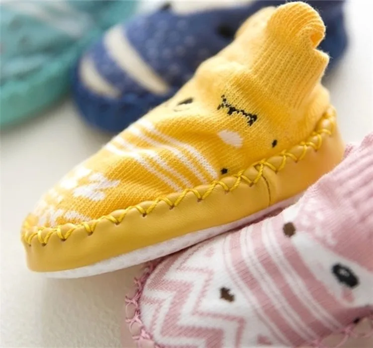 Calcetines antideslizantes para primavera y otoño
