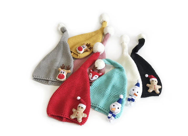 Gorro navideño infantil mostrando textura del tejido