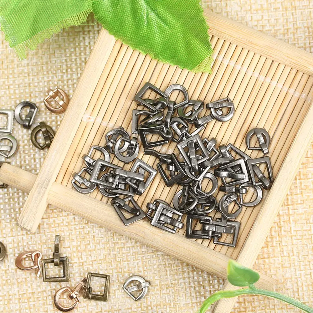 Hebillas mini para ropa de muñecas – Acabado metálico hecho a mano - imagen 5