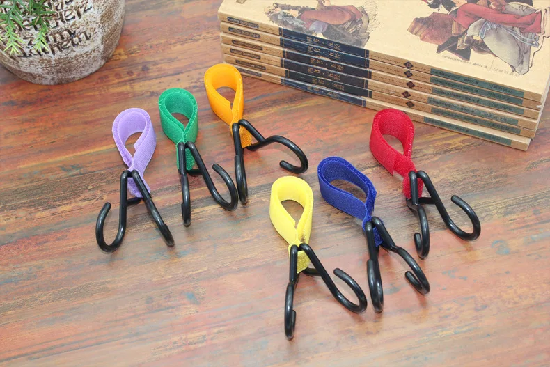 Accesorio para colgar bolsa en el cochecito