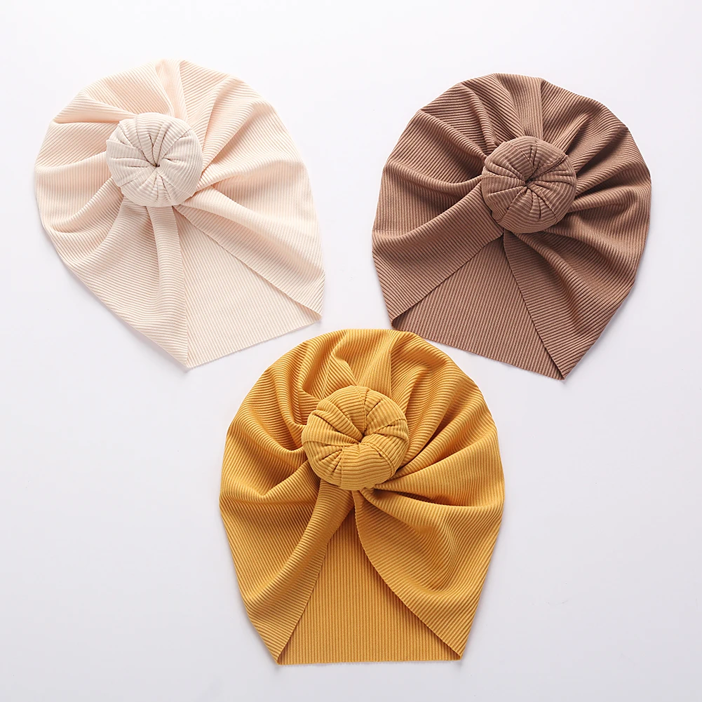 Gorro usado como turbante infantil
