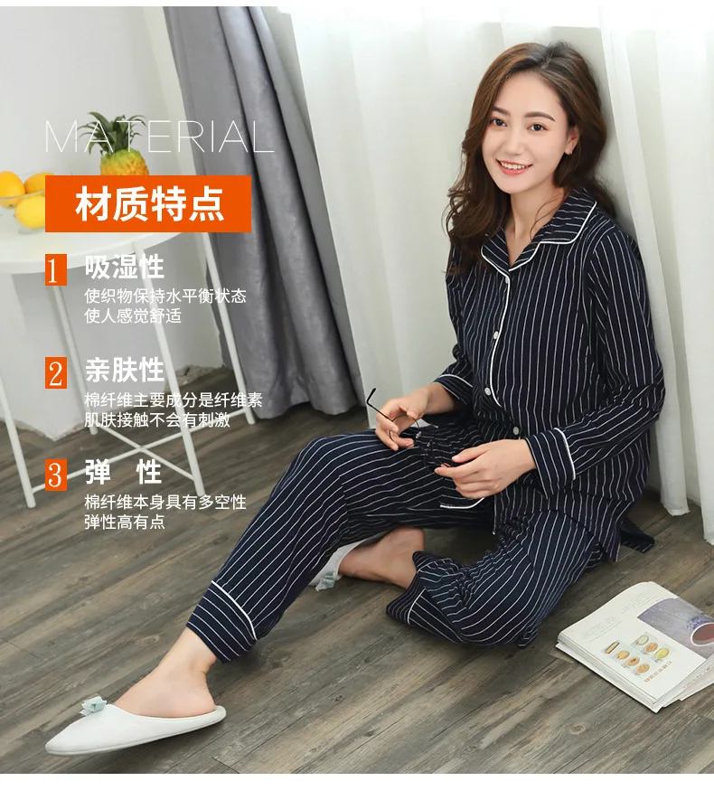 Modelo usando el pijama en ambiente doméstico, mostrando ajuste cómodo