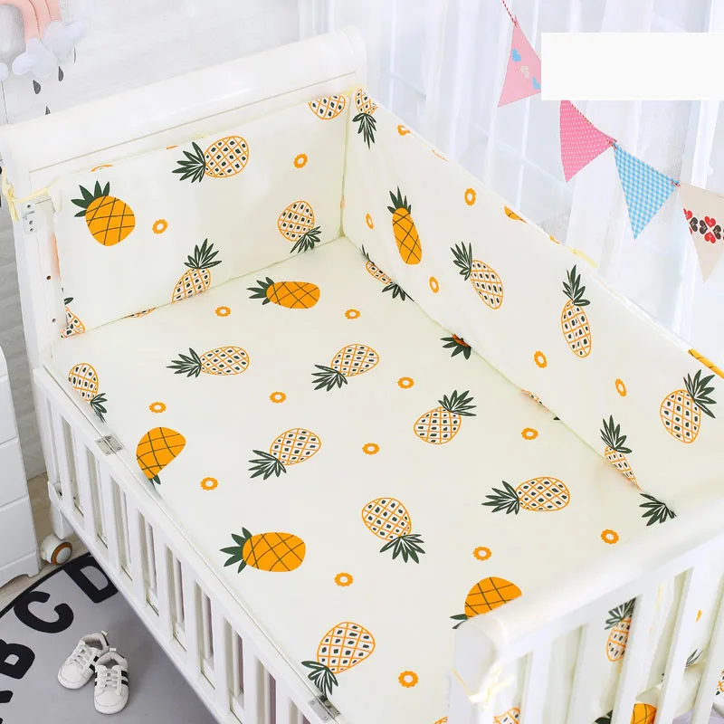 Detalle del tejido con patrón decorativo infantil