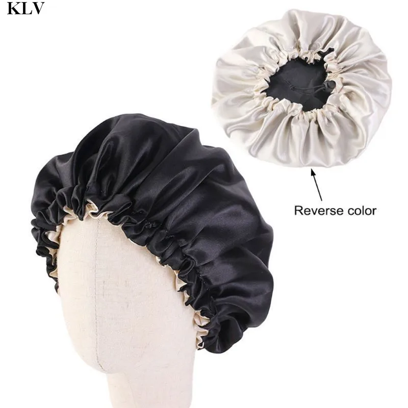 Vista del gorro reversible en satén