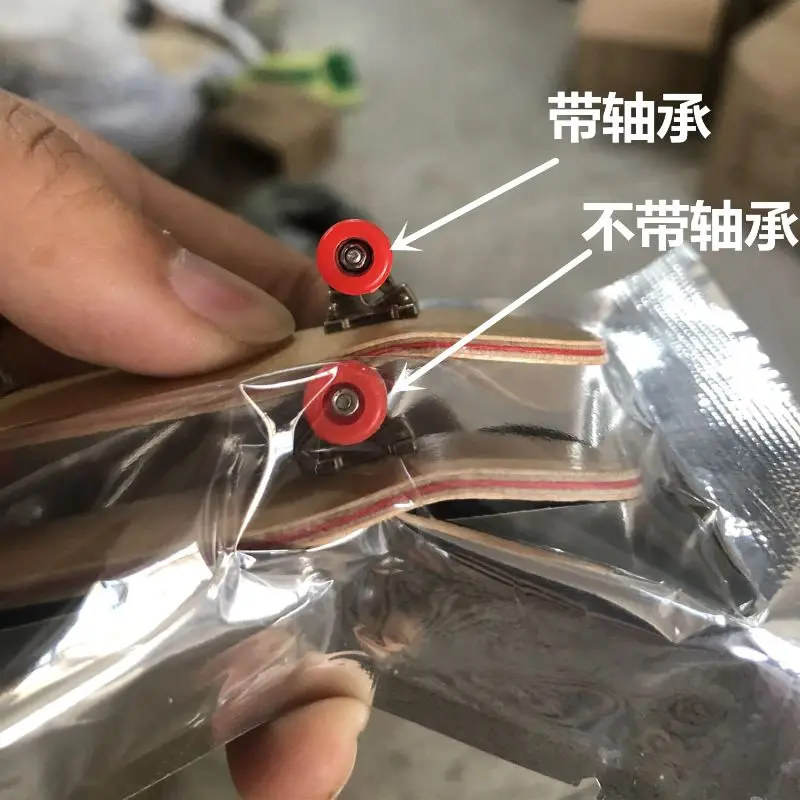 Monopatín de madera con stents para niños, vista frontal