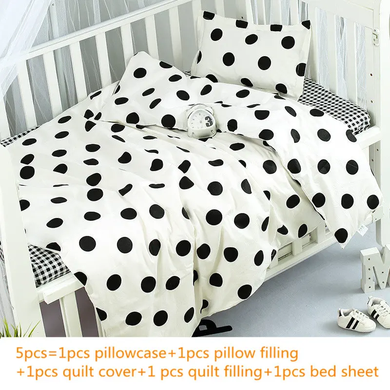 Juego de cama para bebé con diseño decorativo