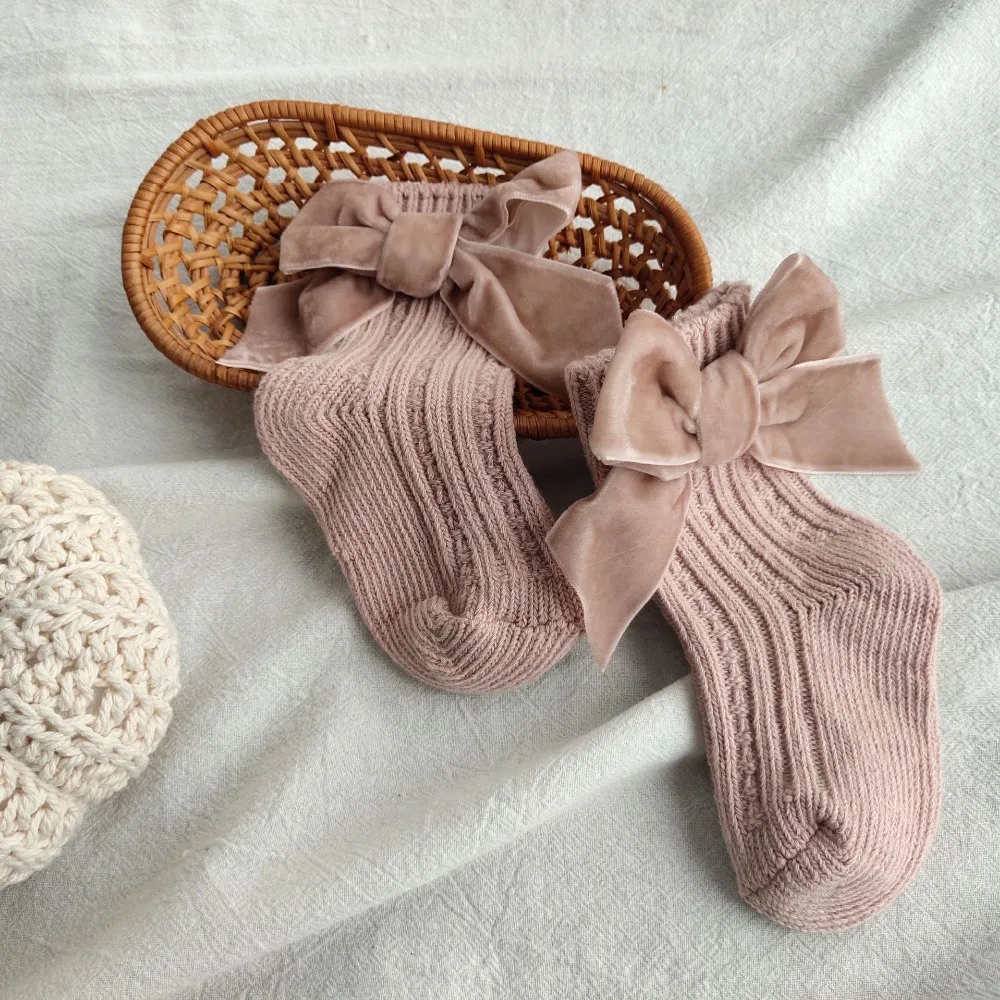 Calcetines tobilleros con lazos grandes