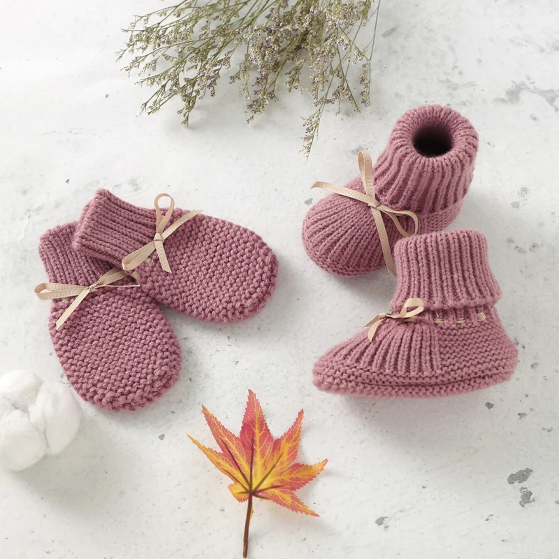 Botitas de calcetín y manoplas para bebé – Confort sin cordones - imagen 3