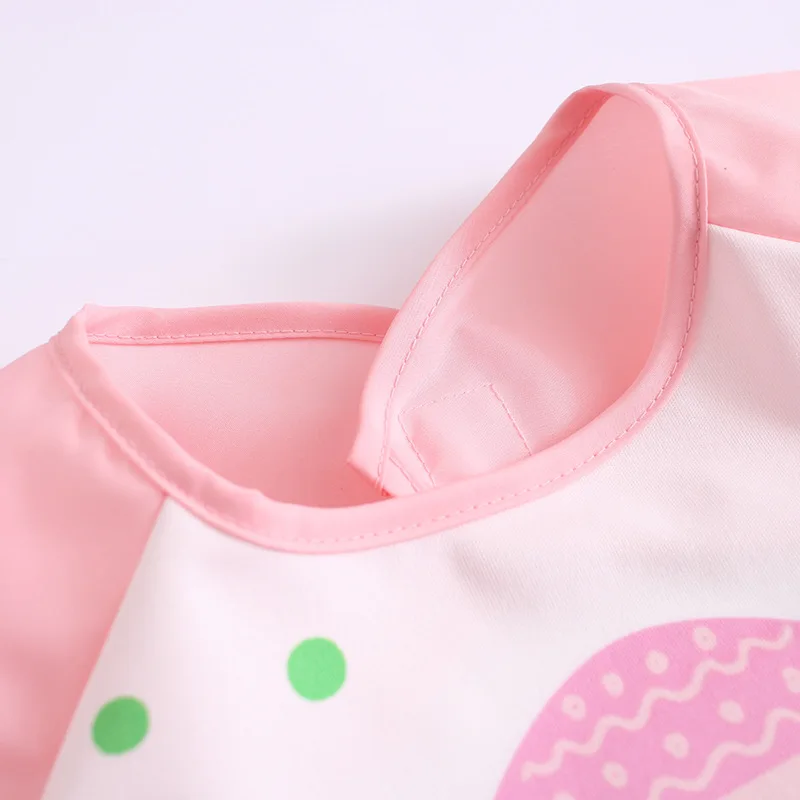 Baberos bandana para bebé en uso durante la alimentación