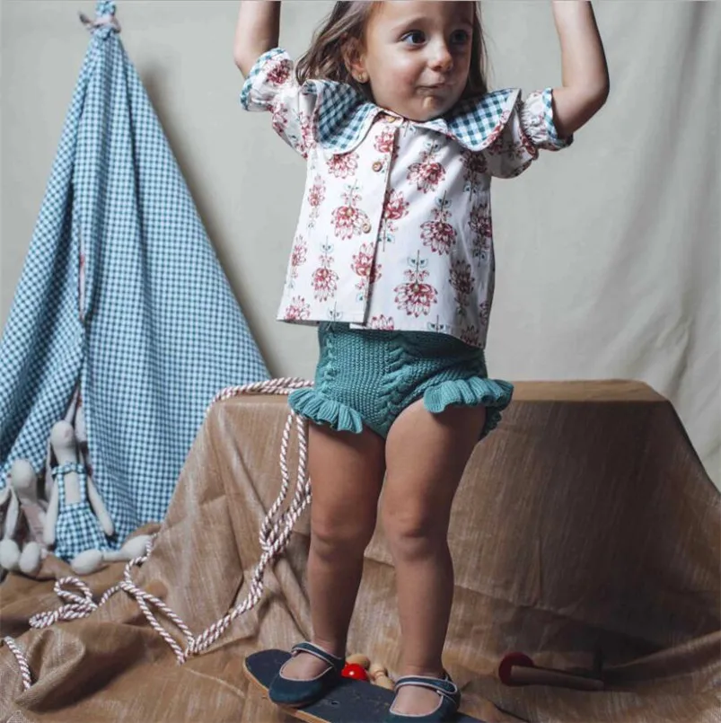 Vista frontal de la blusa infantil