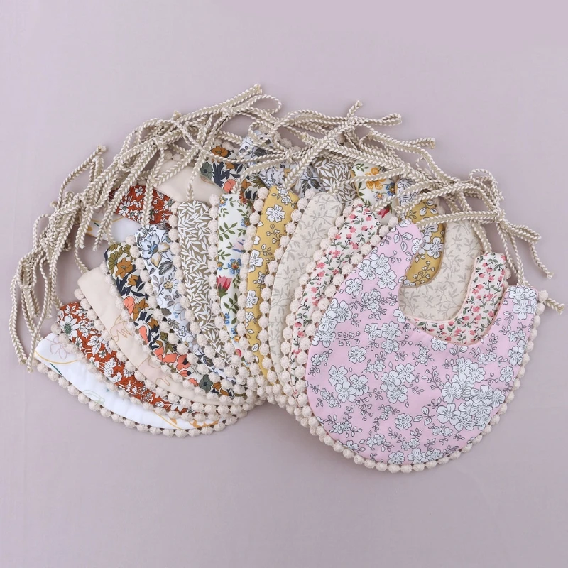 Babero bandana de toalla absorbente para bebé – Reversible floral - imagen 4