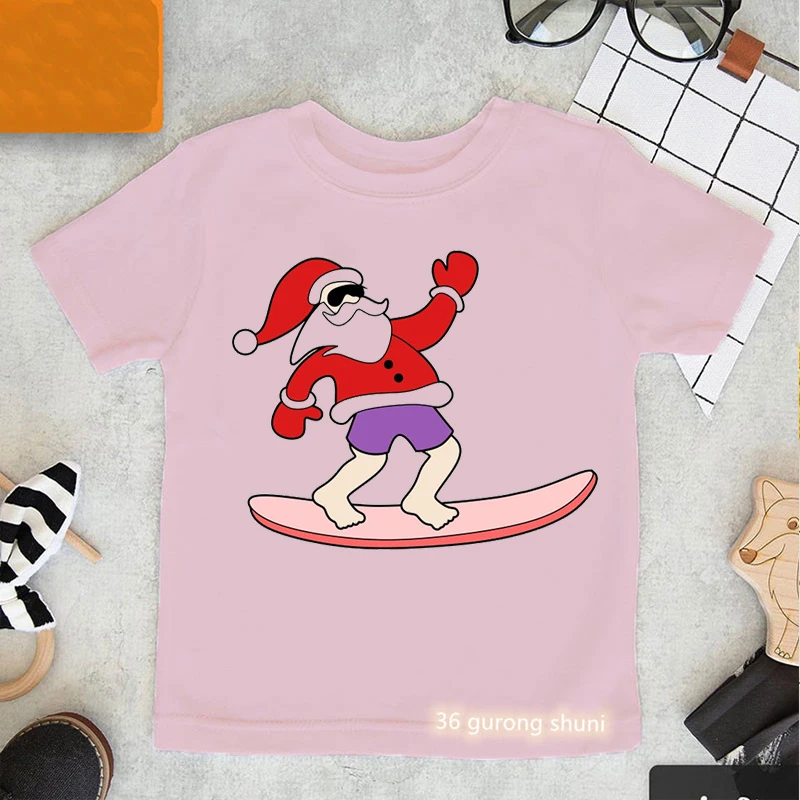 Camiseta con Papá Noel para un look festivo