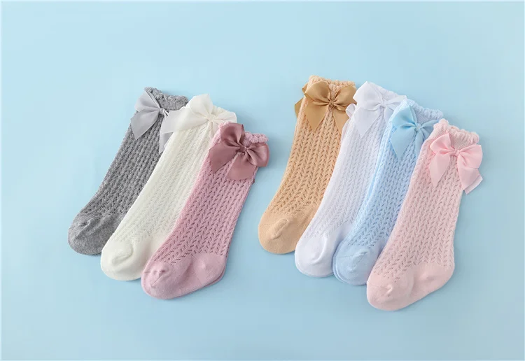 Calcetines de algodón con lazo para bebé niña en tonos suaves